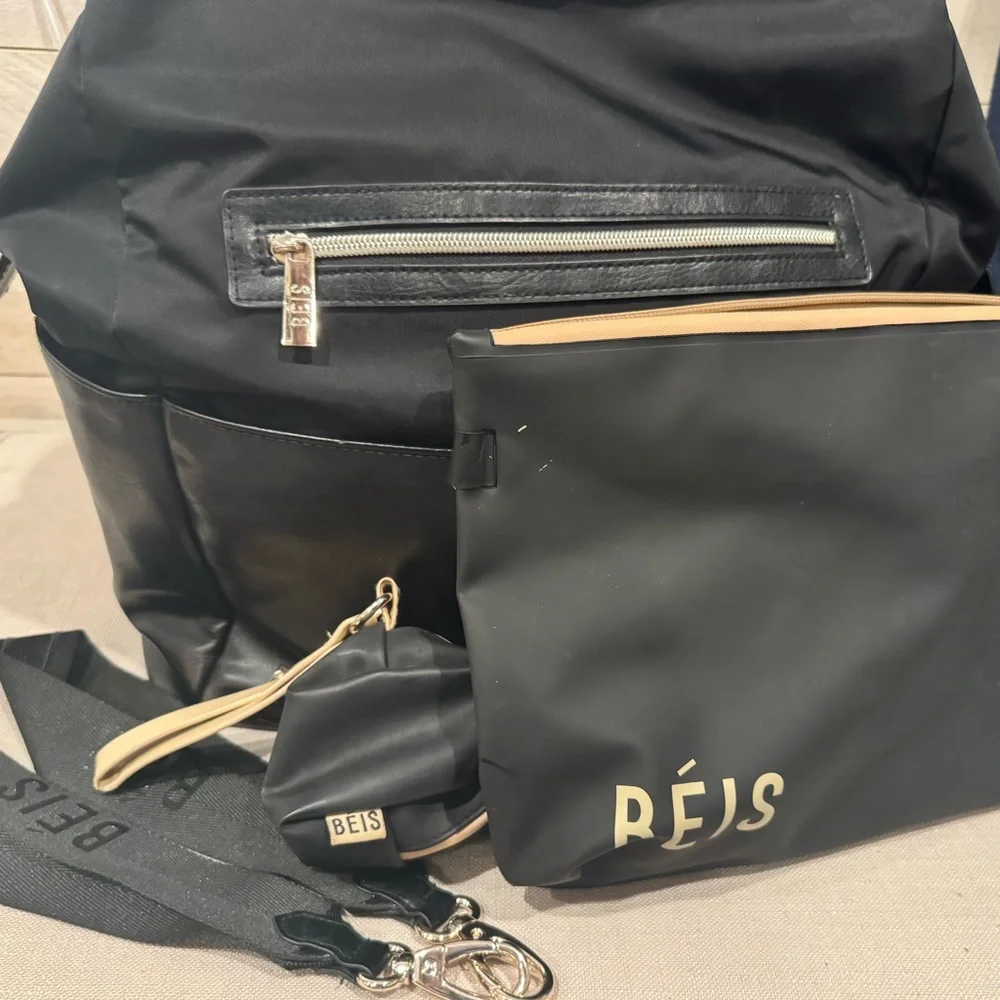 BEIS spacious black